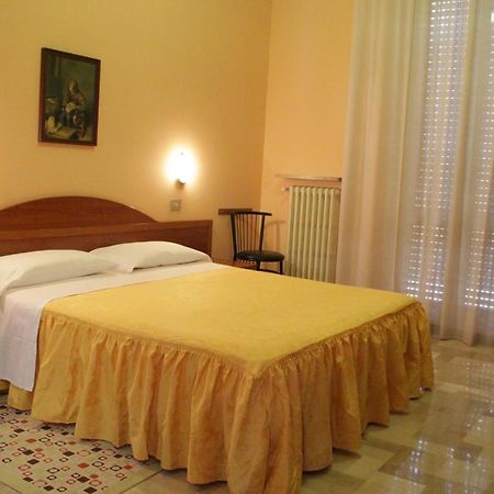Hotel Capri Milan Luaran gambar