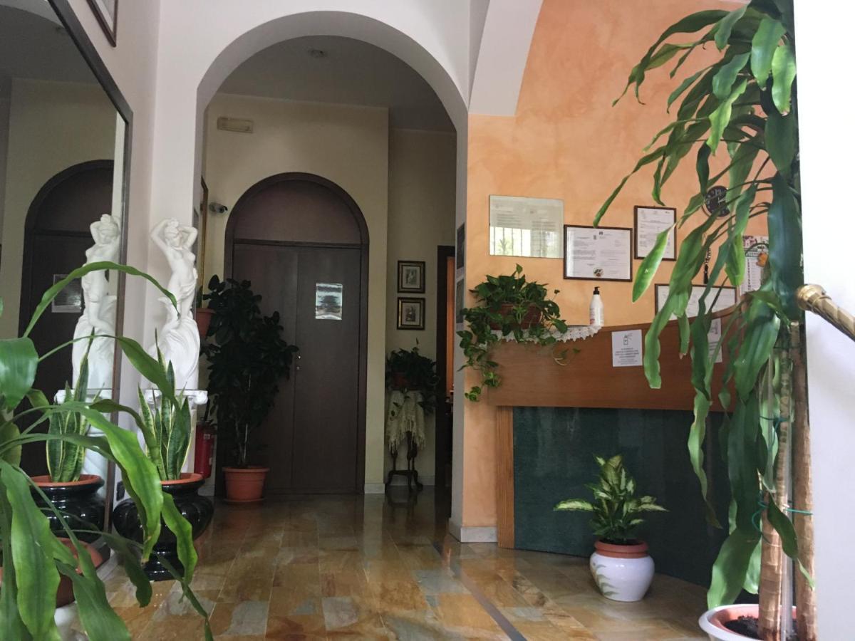 Hotel Capri Milan Luaran gambar