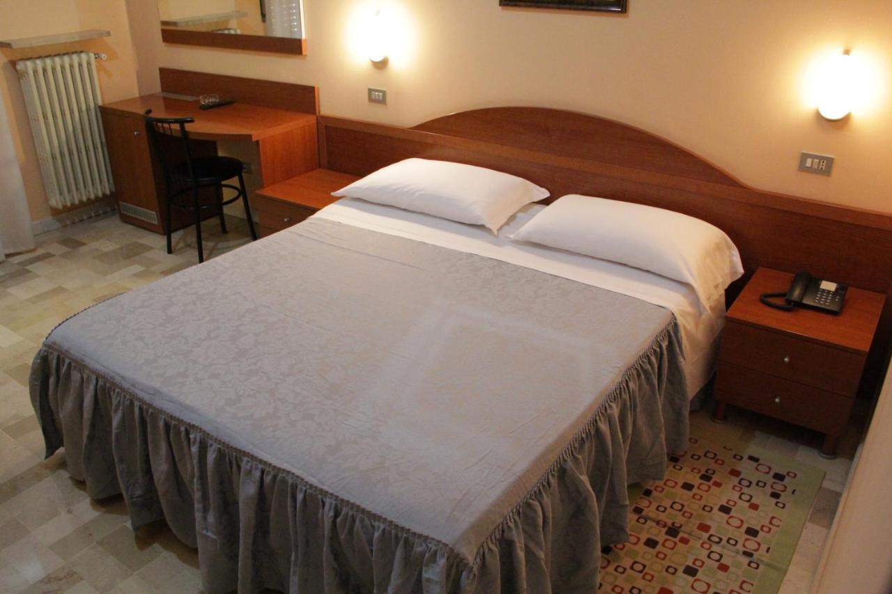 Hotel Capri Milan Luaran gambar
