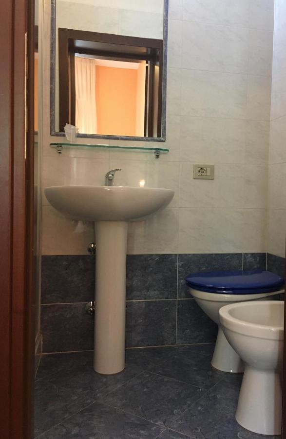 Hotel Capri Milan Luaran gambar