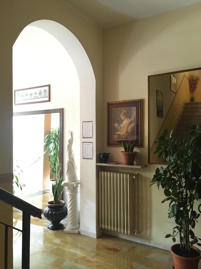 Hotel Capri Milan Luaran gambar